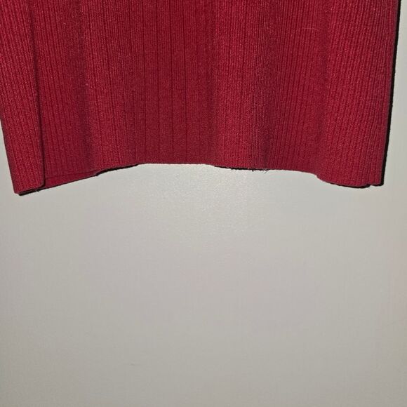 Van Heusen Red Vneck ribbed sleeveless top. Size Small - Picture 4 of 4